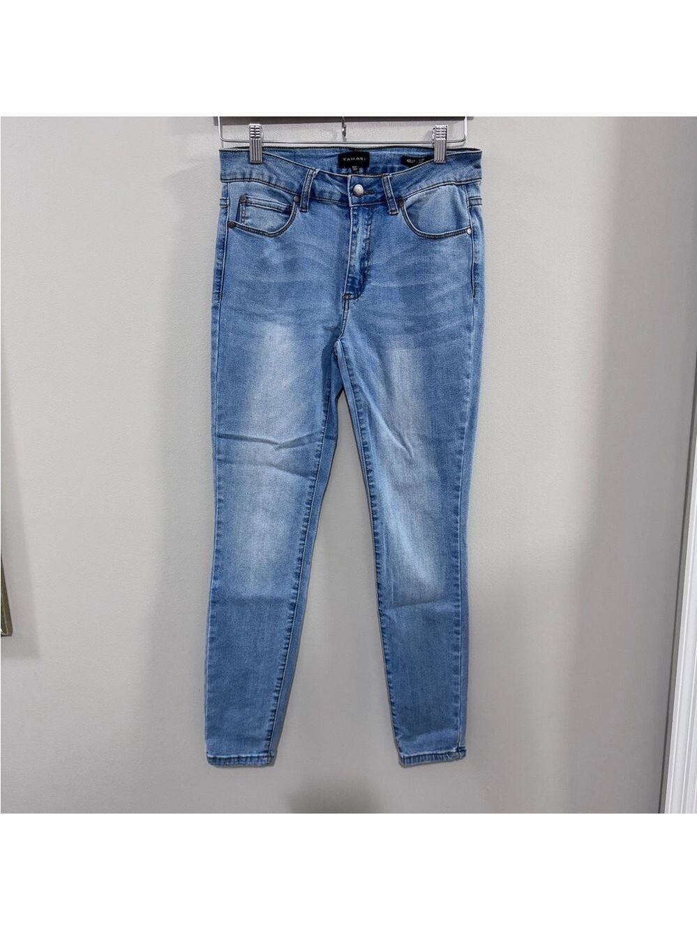 Tahari Light Blue Kelly Classic Skinny Jeans. Size 4/27